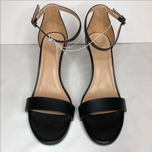 Black Heel. Size 10, super cute, professional!